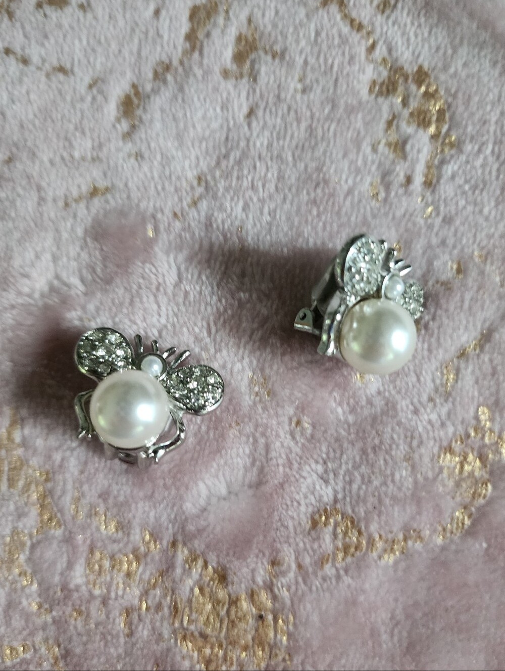 KENNETH LANE | Rhodium Plated Glass Crystal Bee Simulated Pearl Clip Earrings